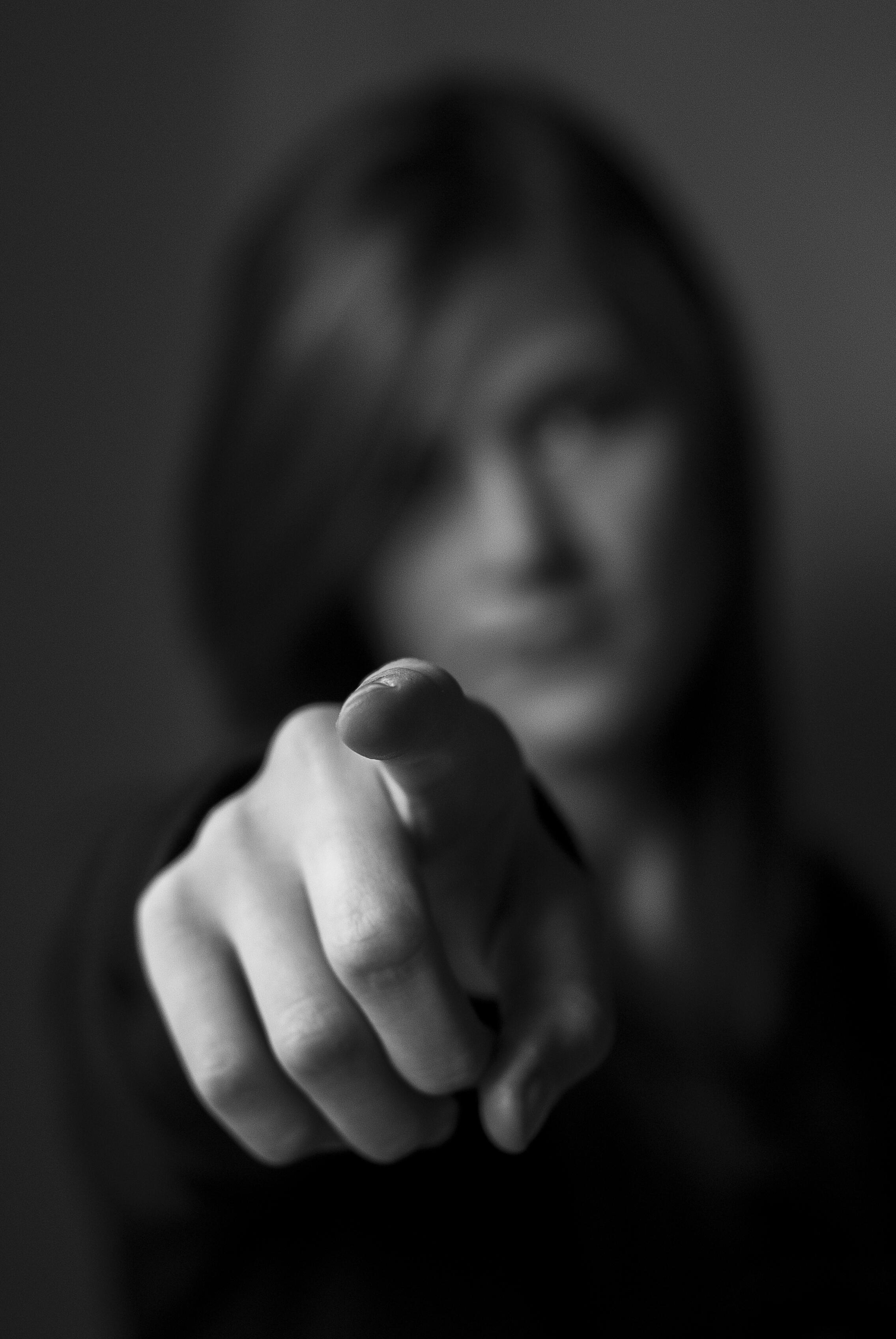 montre du doigt Estheticienne Pro Coaching